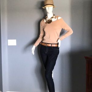 Top,with adjustable tie!